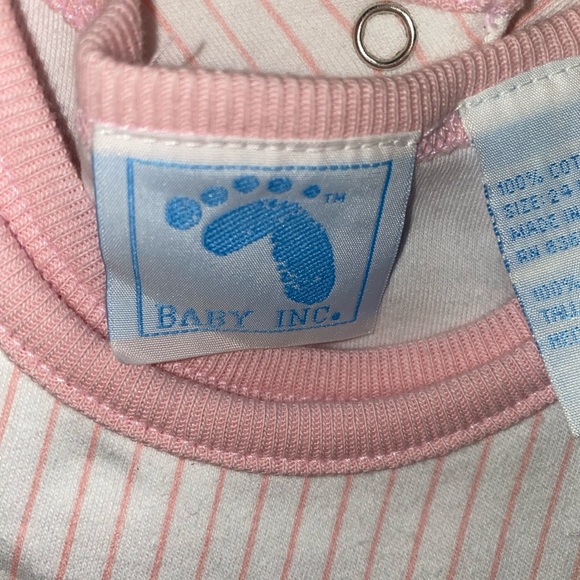 Baby onesie with matching bib - Picture 2 of 4
